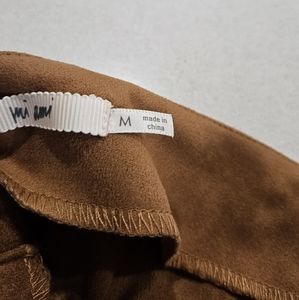 Beautiful suede like skirt with zipper